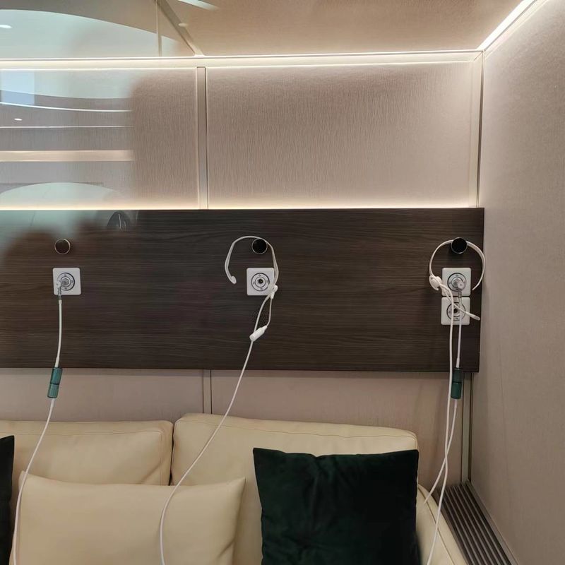 ISO Hyperbaric Chamber SPA 2500 มม. ถังอัดแรงดันสูงสำหรับ 4 - 6 คน
